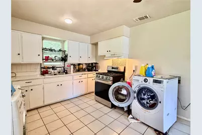 1412 Oakwood Drive, Denton, TX 76205 - Photo 5