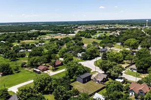 207 S Wickham St, Alvord, TX 76225 - Photo 3