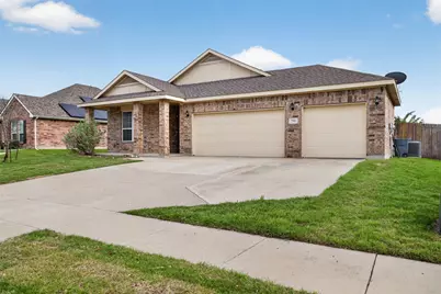 713 Sparrow Drive, Saginaw, TX 76131 - Photo 5