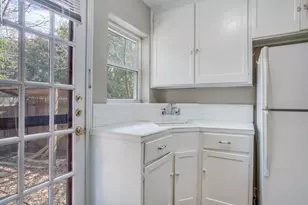 902 Denton St, Denton, TX 76201 - Photo 7