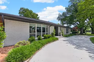 6233 Crestmont Dr, Dallas, TX 75214 - Photo 3