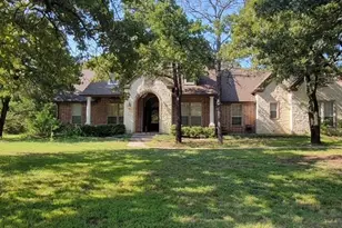 735 Sleepy Hollow Ln, Valley View, TX 76272 - Photo 1
