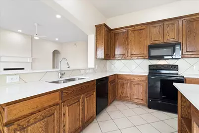 11000 Owl Creek Drive, Fort Worth, TX 76179 - Photo 7