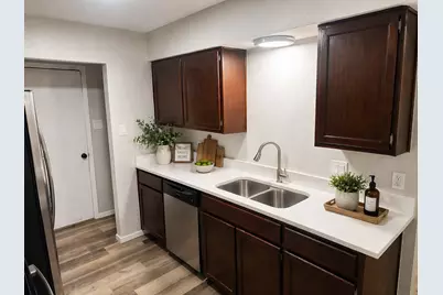 517 Signal Hill Court S #517, Fort Worth, TX 76112 - Photo 3