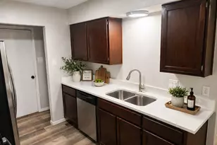 517 Signal Hill Ct S, Fort Worth, TX 76112 - Photo 3