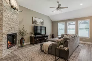 31 Golf Walk Cir, Denison, TX 75020 - Photo 3
