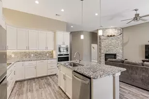 31 Golf Walk Cir, Denison, TX 75020 - Photo 5