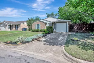 4745 Rose of Sharon Ln, Fort Worth, TX 76137 - Photo 3
