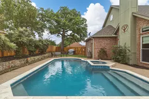 7612 Oak Knoll Dr, North Richland Hills, TX 76182 - Photo 1