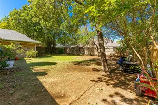 5201 Rustle Leaf Dr, Arlington, TX 76017 - Photo 33
