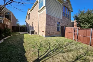 9208 Dillon Trail, Irving, TX 75063 - Photo 37