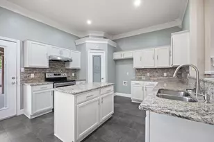 460 Cranbrook Ln, Grand Prairie, TX 75052 - Photo 9