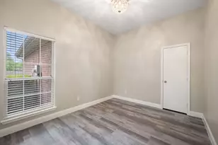460 Cranbrook Ln, Grand Prairie, TX 75052 - Photo 21
