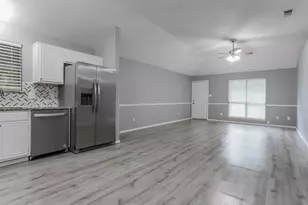 3206 Weirgate Ct, Grand Prairie, TX 75052 - Photo 9