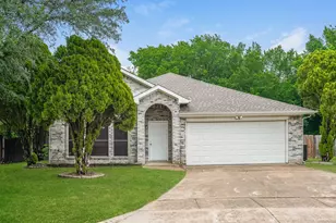 3206 Weirgate Ct, Grand Prairie, TX 75052 - Photo 3