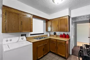 1109 N Jim Miller Rd, Dallas, TX 75217 - Photo 9