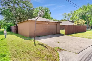 2949 Maydelle Ln, Farmers Branch, TX 75234 - Photo 17
