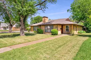 2949 Maydelle Ln, Farmers Branch, TX 75234 - Photo 1