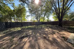 1233 Steinburg Ln, Fort Worth, TX 76134 - Photo 5