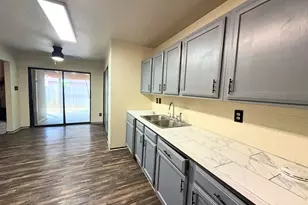 1233 Steinburg Ln, Fort Worth, TX 76134 - Photo 3