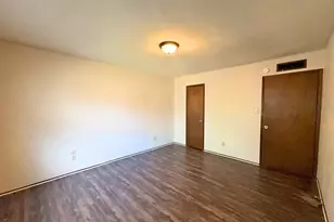1233 Steinburg Ln, Fort Worth, TX 76134 - Photo 9