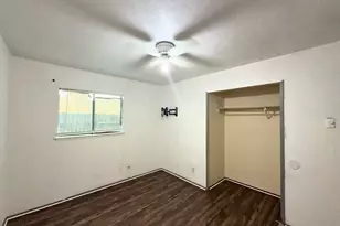 1233 Steinburg Ln, Fort Worth, TX 76134 - Photo 11
