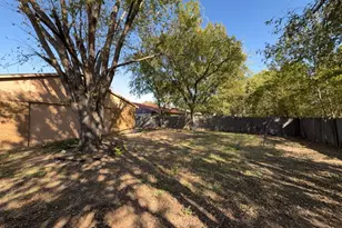 1233 Steinburg Ln, Fort Worth, TX 76134 - Photo 3