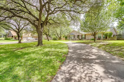 802 Shady Creek Drive, Cleburne, TX 76033 - Photo 3