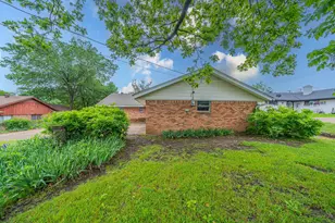 806 E Coral Way, Grand Prairie, TX 75051 - Photo 23