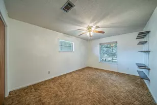 806 E Coral Way, Grand Prairie, TX 75051 - Photo 17