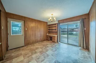 806 E Coral Way, Grand Prairie, TX 75051 - Photo 11