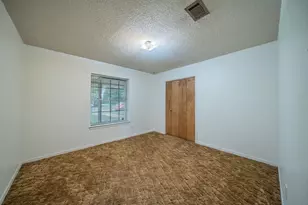 806 E Coral Way, Grand Prairie, TX 75051 - Photo 15