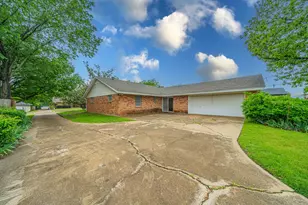 806 E Coral Way, Grand Prairie, TX 75051 - Photo 25