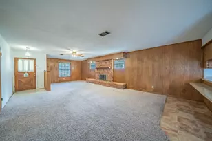 806 E Coral Way, Grand Prairie, TX 75051 - Photo 5