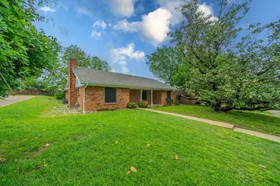 806 E Coral Way, Grand Prairie, TX 75051 - Photo 1