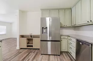 105 Anderson St, Burleson, TX 76028 - Photo 15