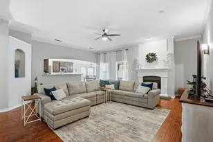 924 Crowder Dr, Crowley, TX 76036 - Photo 5