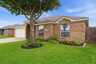 924 Crowder Dr, Crowley, TX 76036 - Photo 3
