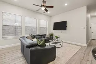 612 Courtyard Ln, Irving, TX 75039 - Photo 13