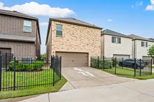 612 Courtyard Ln, Irving, TX 75039 - Photo 37