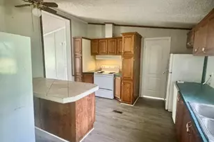 723 Highland Cir, Springtown, TX 76082 - Photo 3