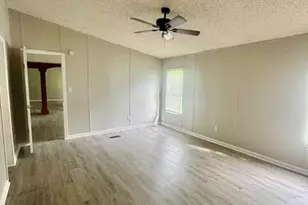 723 Highland Cir, Springtown, TX 76082 - Photo 5