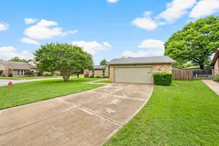 901 Shady Creek Ln, Bedford, TX 76021 - Photo 3