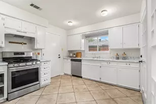 2909 Hillcrest Dr, Irving, TX 75062 - Photo 15