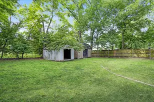 310 E 3rd St, Mt Pleasant, TX 75455 - Photo 35