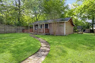 310 E 3rd St, Mt Pleasant, TX 75455 - Photo 29