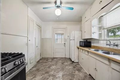 106 N Briscoe Boulevard, Dallas, TX 75211 - Photo 9