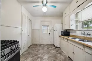 106 N Briscoe Blvd, Dallas, TX 75211 - Photo 9