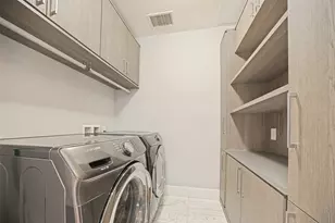 3130 N Harwood St, Dallas, TX 75201 - Photo 25