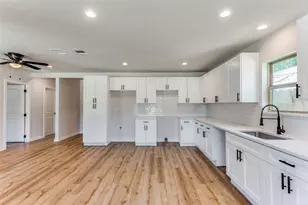 1104 E Mulkey St, Fort Worth, TX 76104 - Photo 13